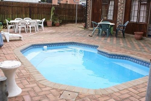Хостел Jeffreys Bay Backpackers Экстерьер фото