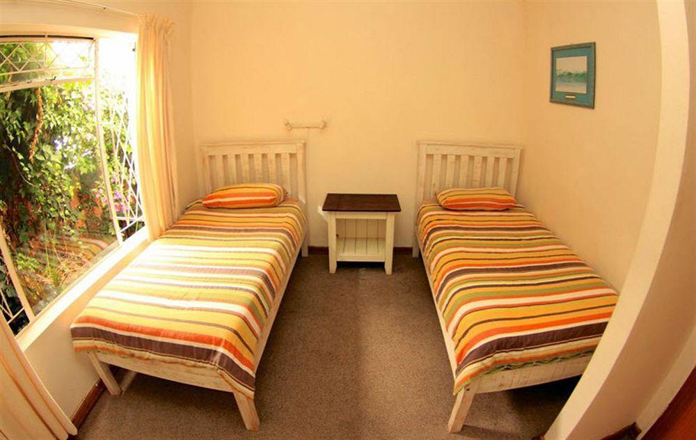 Хостел Jeffreys Bay Backpackers Экстерьер фото