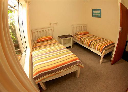 Хостел Jeffreys Bay Backpackers Экстерьер фото