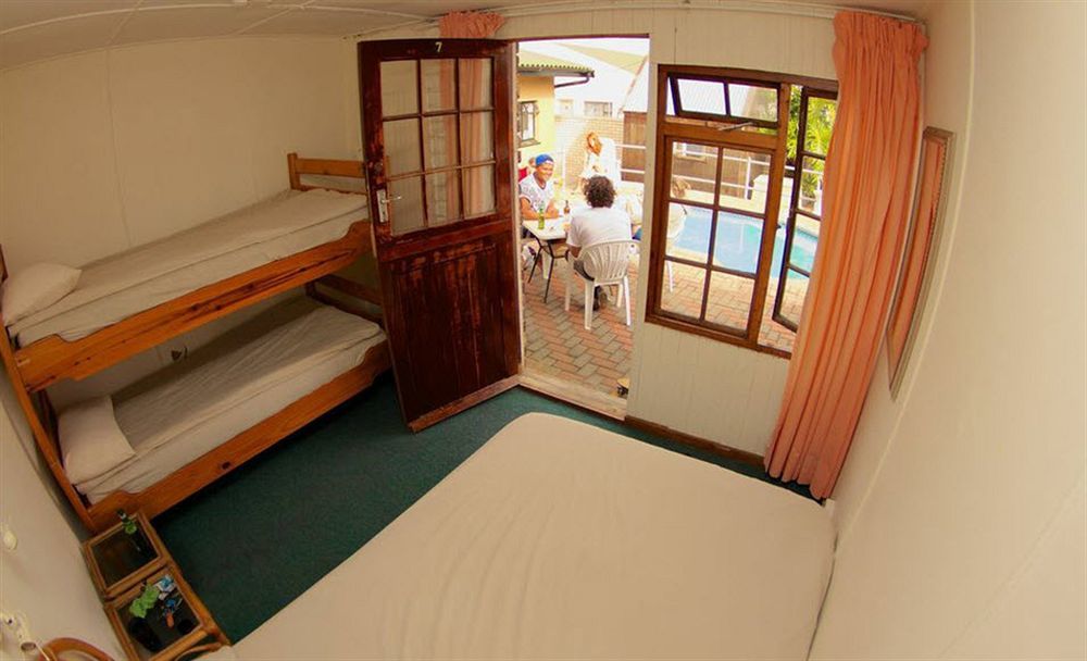 Хостел Jeffreys Bay Backpackers Экстерьер фото