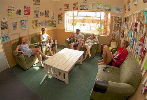 Хостел Jeffreys Bay Backpackers Экстерьер фото